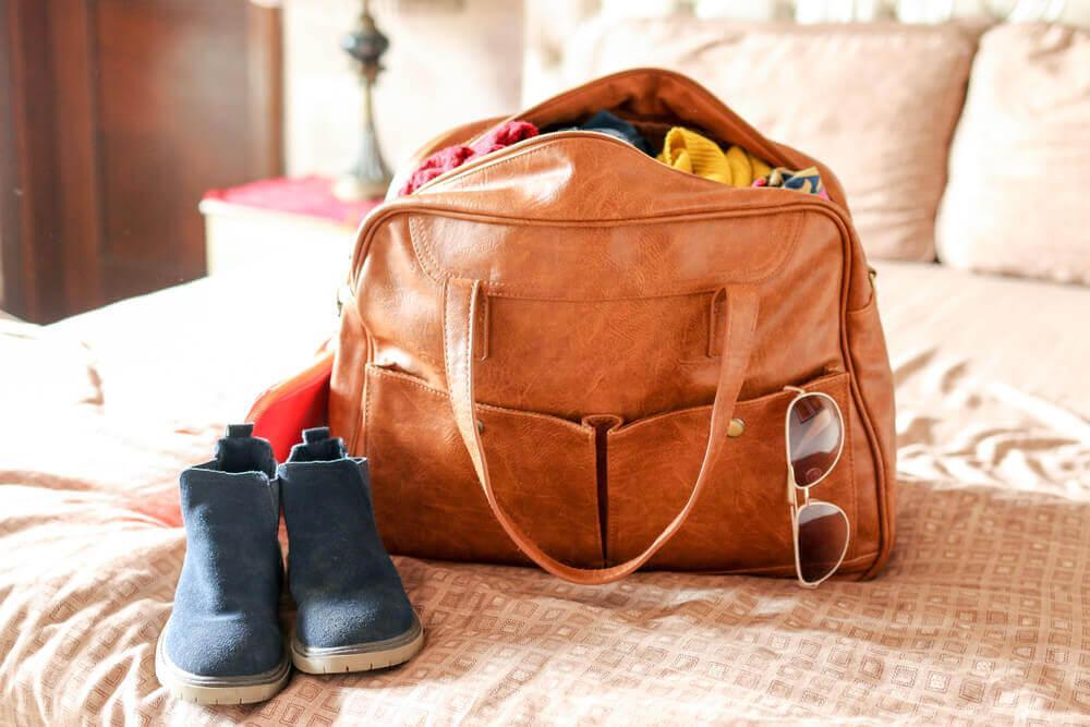 Weekender Bags, types of travel bags that are suitable for world trips 